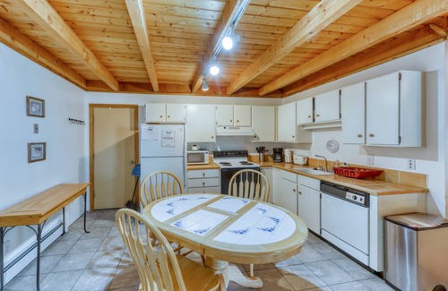 Wildernest Condo | 70 m² Condo ∙ 2 bedrooms ∙ 6 guests