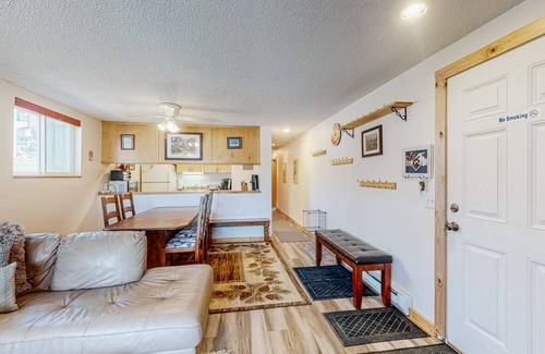 Fraser Condo | 72 m² Condo ∙ 2 bedrooms ∙ 7 guests