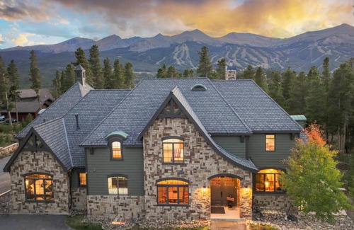 Baldy Mountain House | 750 m² House ∙ 8 bedrooms ∙ 18 guests