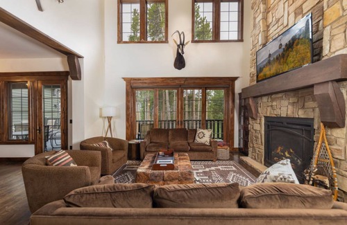 Baldy Mountain House | 750 m² House ∙ 8 bedrooms ∙ 18 guests