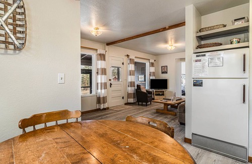 Estes Park Cabin | 80 m² Cabin ∙ 2 bedrooms ∙ 6 guests