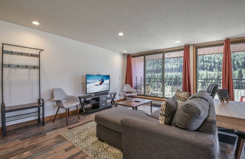 Lakeside Village Condo | 81 m² Condo ∙ 1 bedroom ∙ 4 guests