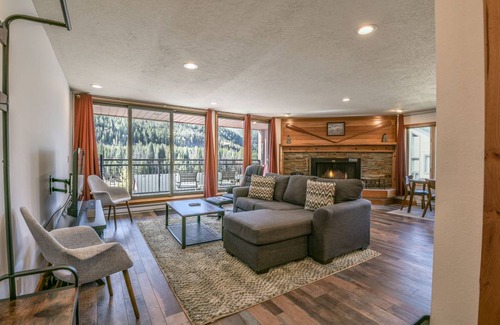 Lakeside Village Condo | 81 m² Condo ∙ 1 bedroom ∙ 4 guests