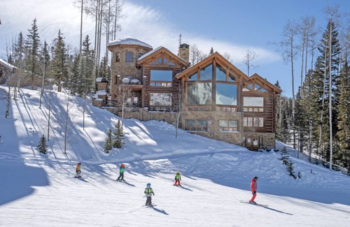 Mountain Village House | 845 m² House ∙ 6 bedrooms ∙ 14 guests