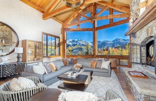Mountain Village House | 845 m² House ∙ 6 bedrooms ∙ 14 guests