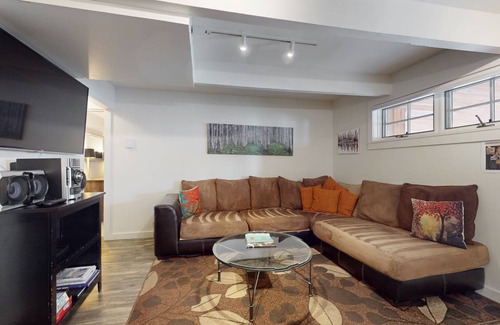 Downtown Condo | 86 m² Condo ∙ 2 bedrooms ∙ 4 guests
