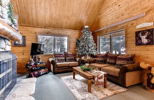 Valley of the Sun Cabin | 89 m² Cabin ∙ 2 bedrooms ∙ 4 guests