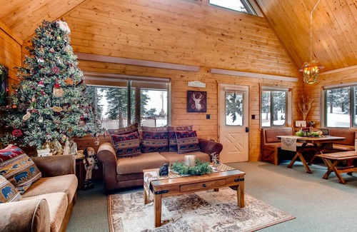 Valley of the Sun Cabin | 89 m² Cabin ∙ 2 bedrooms ∙ 4 guests