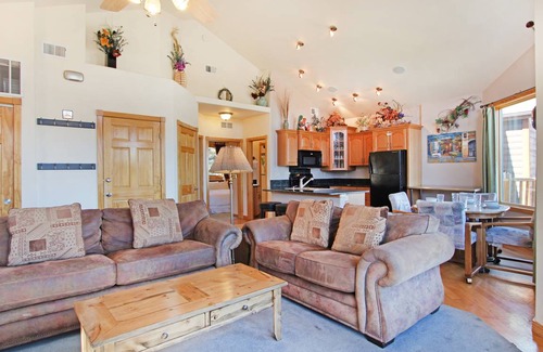 Estes Park Condo | 91 m² Condo ∙ 2 bedrooms ∙ 6 guests