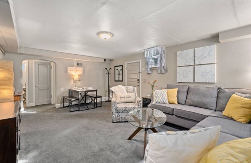 Old Town West Apartment | 93 m² Apartment ∙ 2 bedrooms ∙ 4 guests