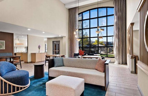 Lone Tree Hotel | 93 m² Hotel ∙ 2 bedrooms ∙ 127 guests