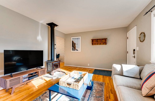 Baseline Sub House | 95 m² House ∙ 3 bedrooms ∙ 5 guests