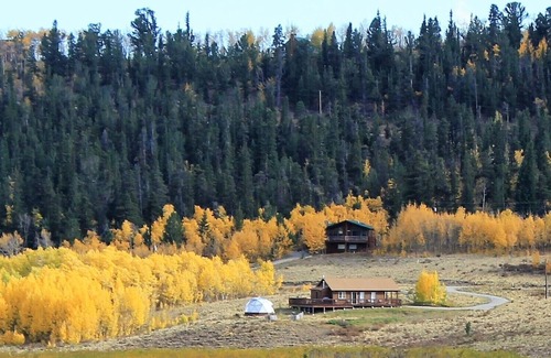 Warm Springs House | A Getaway Cabin Close to Breckenridge Ski Resort, Panoramic Views, Clean & Cozy