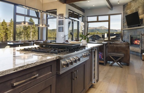 Peak 8 House | A Shock Hill Lavish Mtn. Overlook - 1 min. walk to Gondola at Shock Hill Private Hot Tub