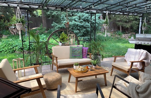 Lakewood House | Adorable Bungalow Suite located on the west side of Denver with WiFi, AC