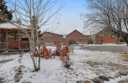 South Fork Apartment | Affordable, dog-friendly lodge studio near outdoor activities w/shared grill