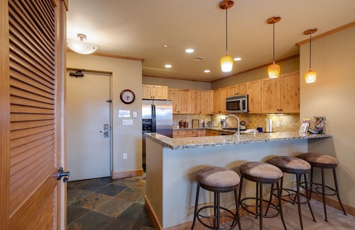 Steamboat Springs Condo | AL4110 | Private Courtyard with Hot Tub | Rare Opportunity | Air Chilling | Pool