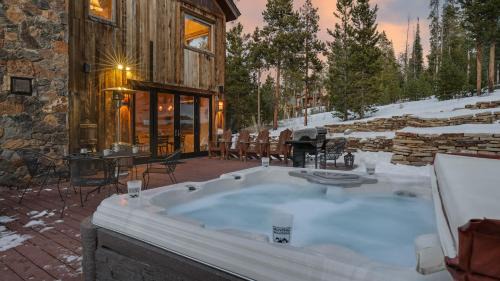Breckenridge House | Alpenglow Peaks Lodge