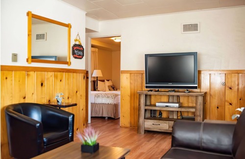 Estes Park House | Alpine Trail Ridge Inn - Kitchen Family Unit