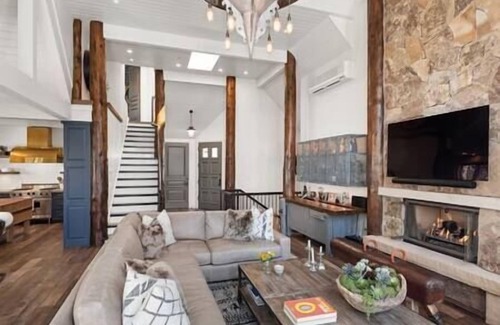 Aspen House | Amazing 4 bedroom 4.5 bath Hot Tub, Fire Place!