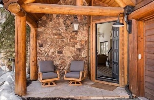 Aspen House | Amazing 4 bedroom 4.5 bath Hot Tub, Fire Place!