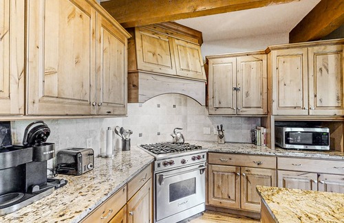 Winter Park House | Amazing 5-Bedroom Home Featuring Private Hot Tub/Washer & Dryer/Free WiFi/Deck