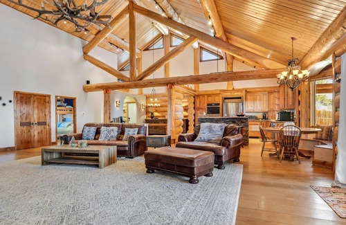 Hartsel Cabin | Amazing 5000 Square Ft Estate On 70 Secluded Acres