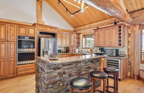 Hartsel Cabin | Amazing 5000 Square Ft Estate On 70 Secluded Acres
