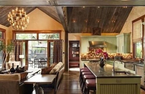West End House | Amazing 6 Bedroom Home, West End, Hot Tub, Patio!