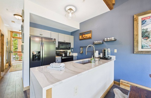 Lakeside Village Condo | Amazing Inside & Out! 2 Bed, Loft, Updated, HotTub