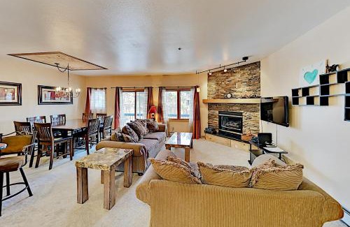Four O'Clock Apartment | Antlers Condo Unit A21
