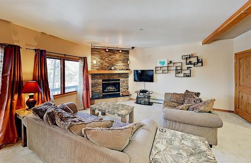 Four O'Clock Apartment | Antlers Condo Unit A21