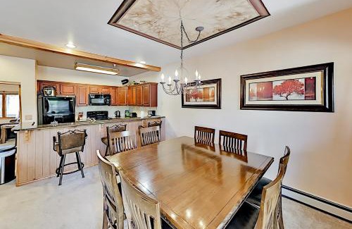 Four O'Clock Apartment | Antlers Condo Unit A21