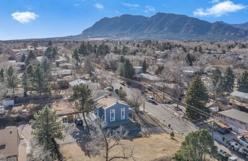 Broadmoor Apartment | Apartment ∙ 2 bedrooms ∙ 4 guests