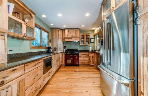 Alma Apartment | Awesome 6Bed/4Bth MT Cabin, Hot Tub/Views
