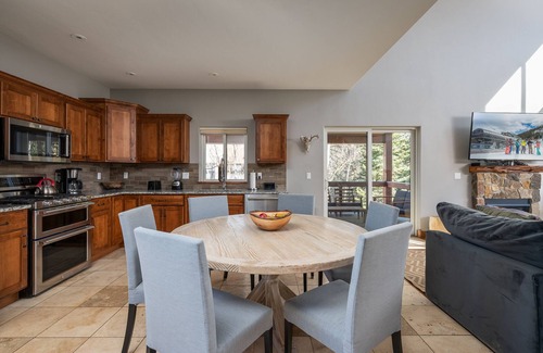 Fraser House | Balsh Hideaway | Covered Deck | Private Hot Tub | Luxe Cabin in WP