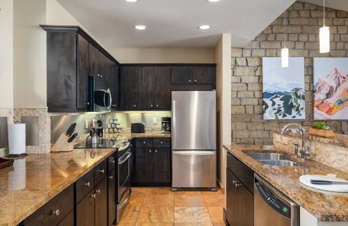 Winter Park Condo | ☟ Base Village Loft 102 | WALK DOWNSTAIRS TO BASE AREA | Private Garage | SKI SKI SKI