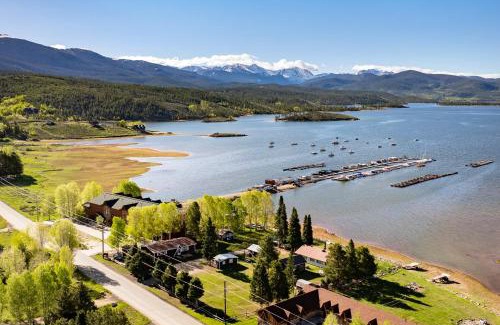 Grand Lake Apartment | Beacon Landing Condo, Lakefront on Lake Granby, Luxurious Quality with Marina Right Outside