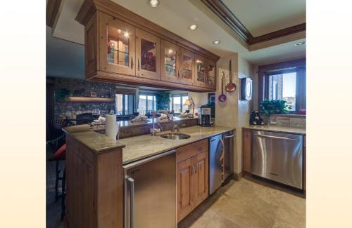 Steamboat Springs Apartment | Bear Claw 306 - Ski-in Ski-out Condo!