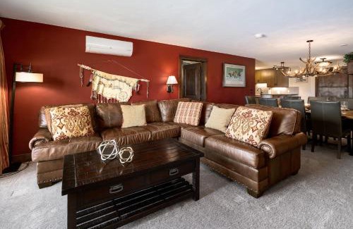 Steamboat Springs Apartment | Bear Claw 408 - Ski-in Ski-out Condo!