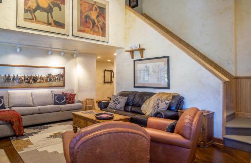 Steamboat Springs Apartment | Bear Claw 615 - Ski-in Ski-out Condo!