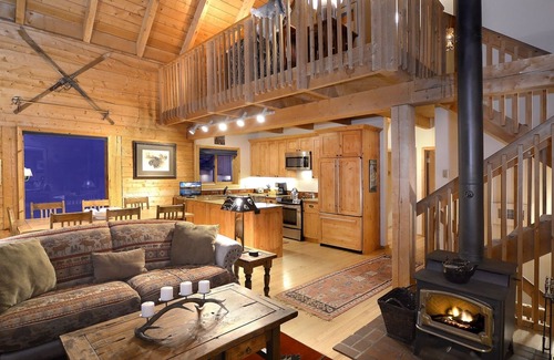 Crested Butte House | Bear Vista/Ideal Log Home with Endless Views! 5 Bedroom With Hot Tub!