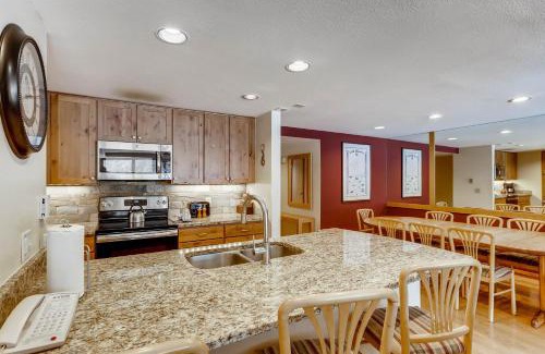 Lakeside Village Apartment | Beautiful 4Br Condo-Decatur 1789-Kids Ski Free! condo