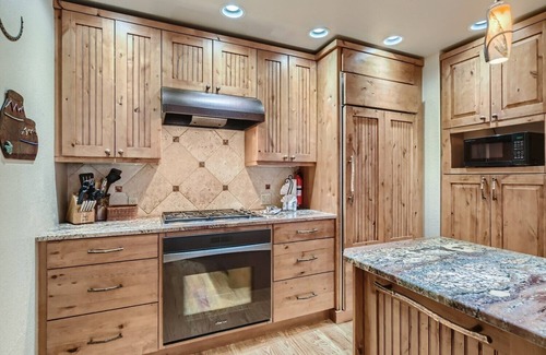 Frisco House | Beautiful half duplex home, recently remodeled with garage and private hot tub!