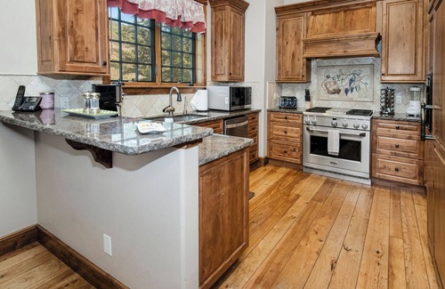 Intermountain House | Beautiful Luxury Mountain Retreat, Great For Families and Groups