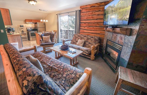 Estes Park Condo | Beautiful river and mountain views prevail from this 3-bedroom, 2-bath condo.