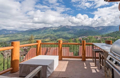 Mountain Village House | Beautiful Ski-In/Ski-Out Log Townhome with Exceptional Views
