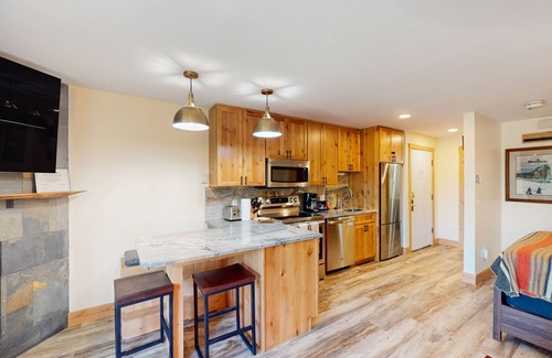 Steamboat Springs Condo | Beautiful studio close to Thunderhead Lift w/shared pool & hot tub, WiFi, deck