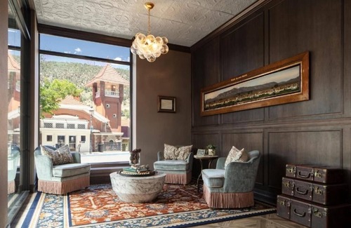 Glenwood Springs House | Beautifully Updated Room w/River Views near History Buffs and Outdoor Fun