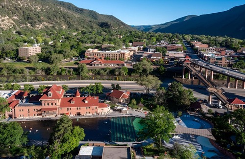 Glenwood Springs House | Beautifully Updated Room w/River Views near History Buffs and Outdoor Fun